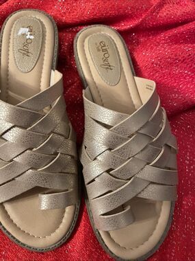 Euro Soft by Sofft Nadine Slip on Sandals Shoes Size 9M Soft Gold Toe Holder